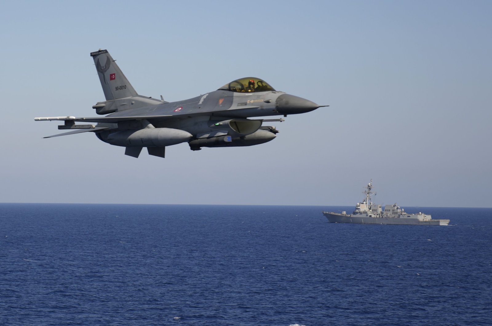A Turkish F-16 fighter flies over naval ships during an annual NATO naval exercise on Türkiye&#039;s western coast on the Mediterranean, Sept. 15, 2022. (AP Photo)