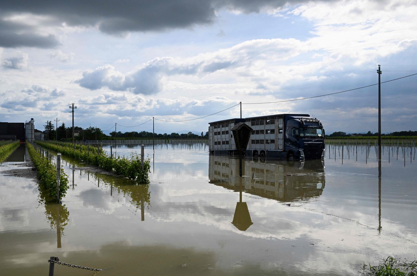 11 tewas, ribuan mengungsi dalam banjir dahsyat di Italia