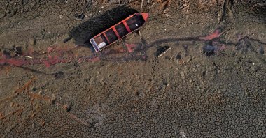 An aerial view shows a boat stranded in the dried bed of Alhajuela Lake during the summer drought, in the Colon province, north of Panama City, Panama, April 21, 2023. (AFP Photo)