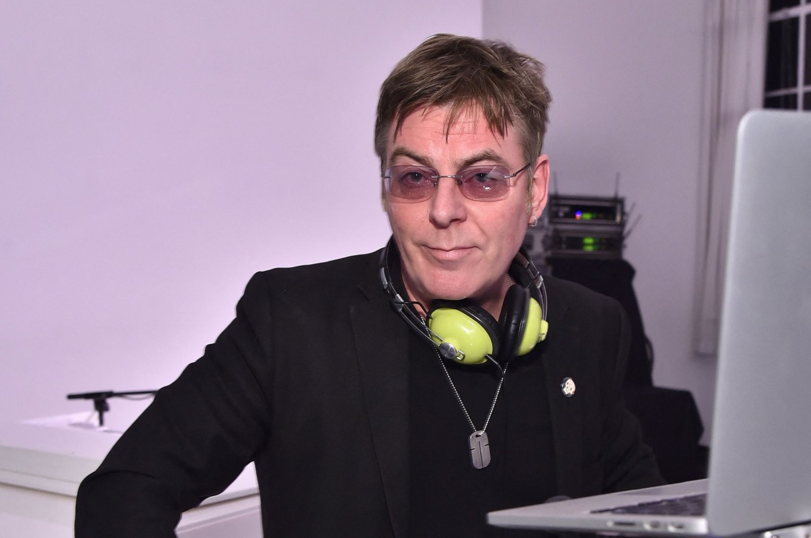 Musician Andy Rourke DJs at LilySarahGrace Presents Color Outside The Lines in New York City, New York, U.S., Oct. 25, 2014. (AFP Photo)