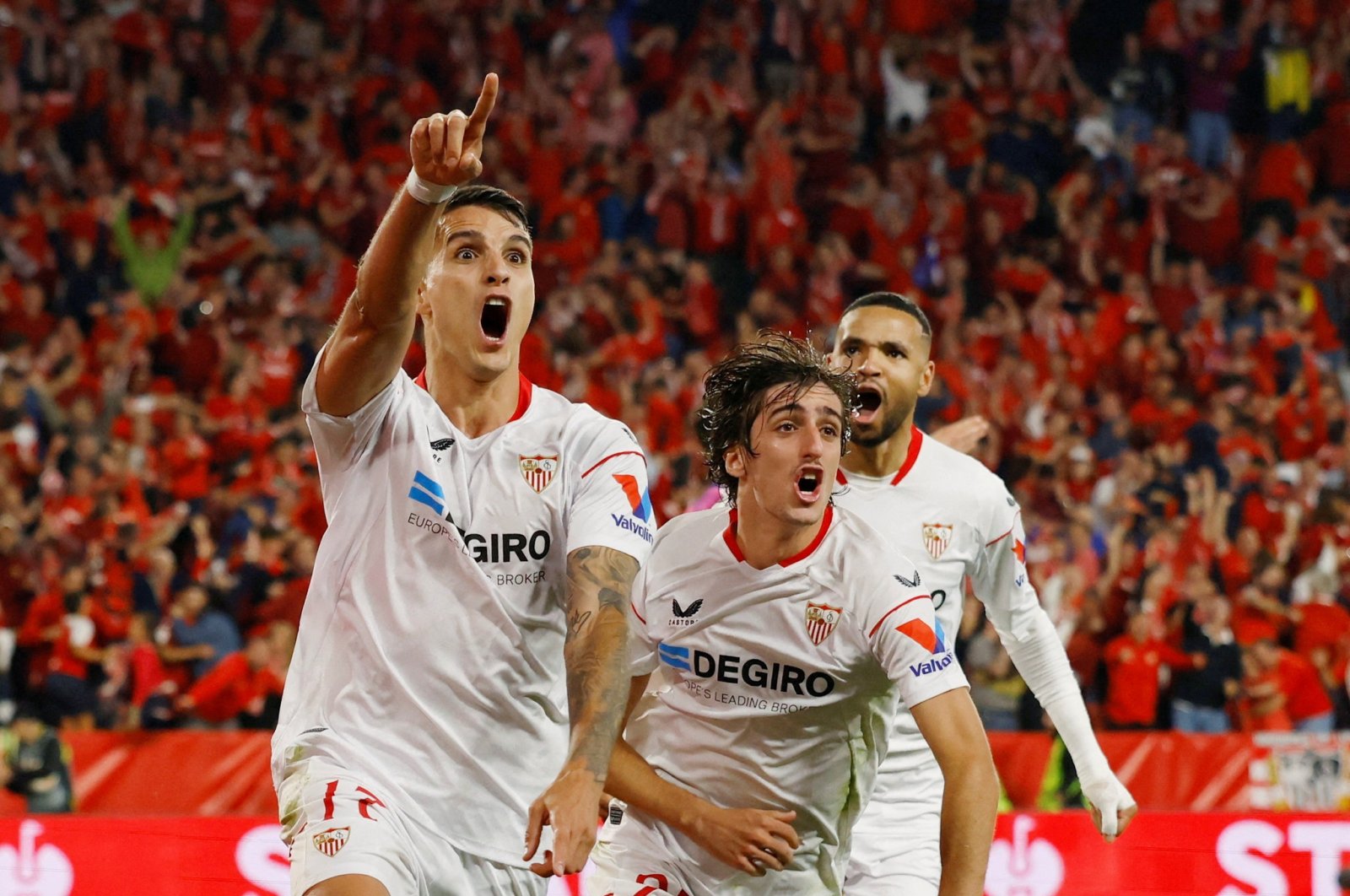 Sundulan telat Lamela menggetarkan Sevilla melewati Juve ke final Europa