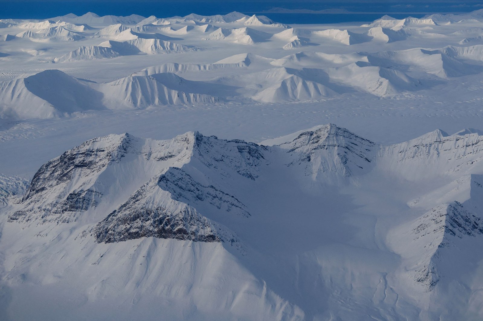 Para ilmuwan menemukan mikroorganisme pengurai plastik di Kutub Utara