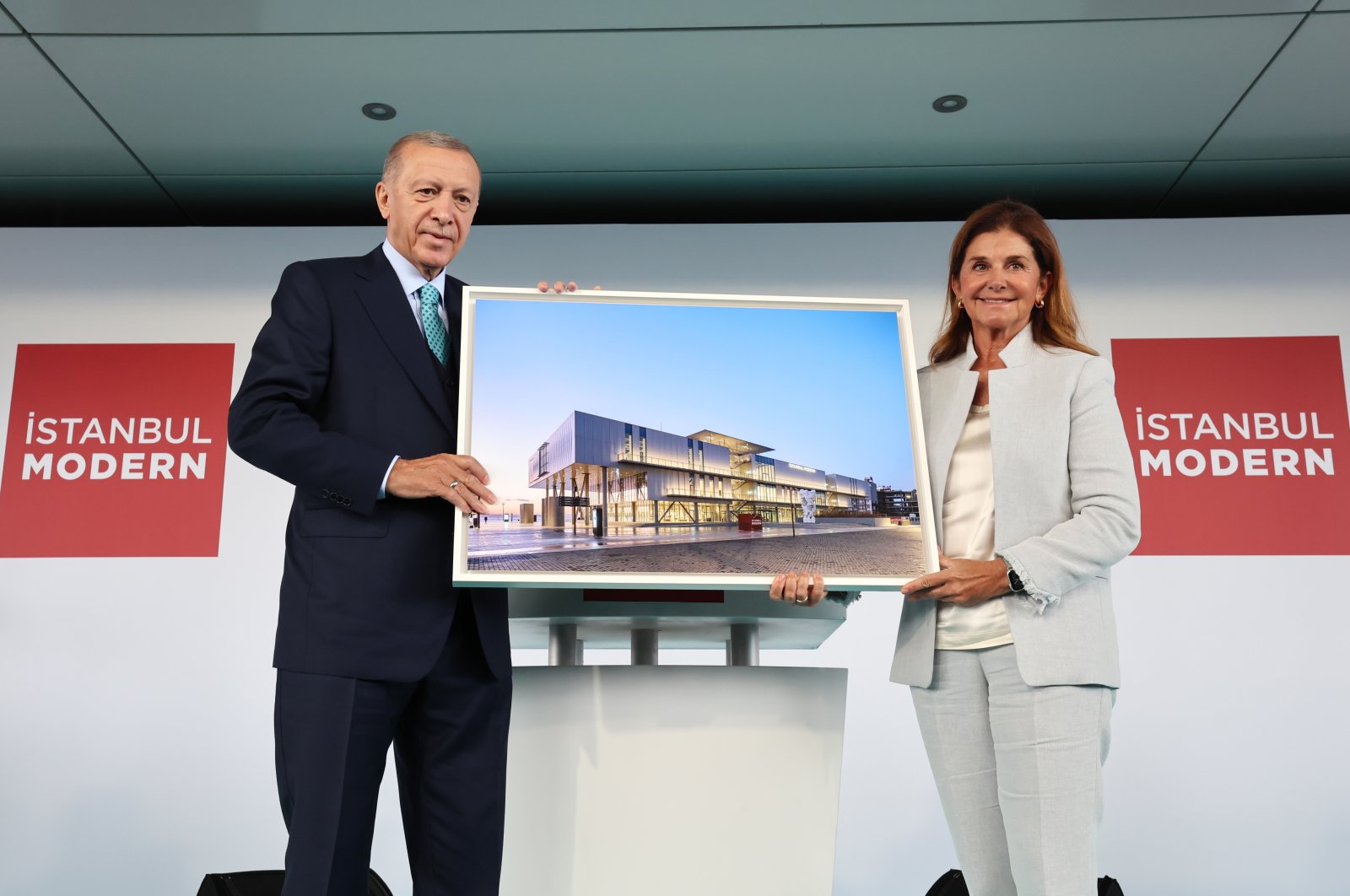 Presiden Erdogan mengunjungi museum seni kontemporer Istanbul Modern