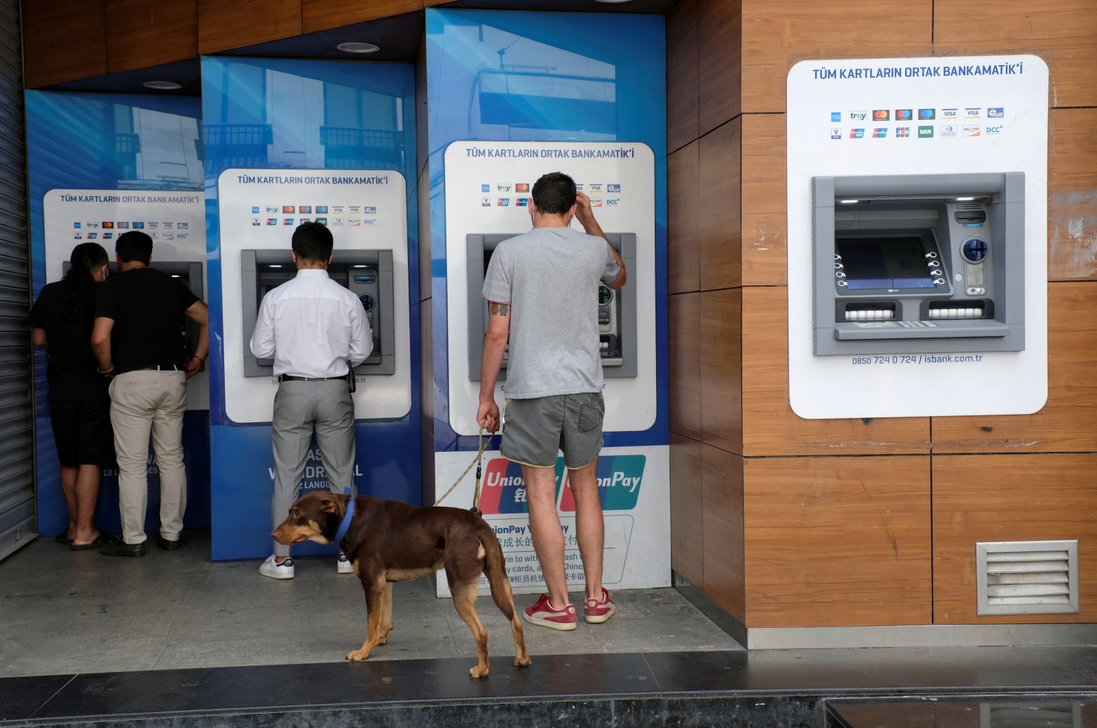 Bank sentral Turki membatalkan aturan penarikan tunai kartu kredit