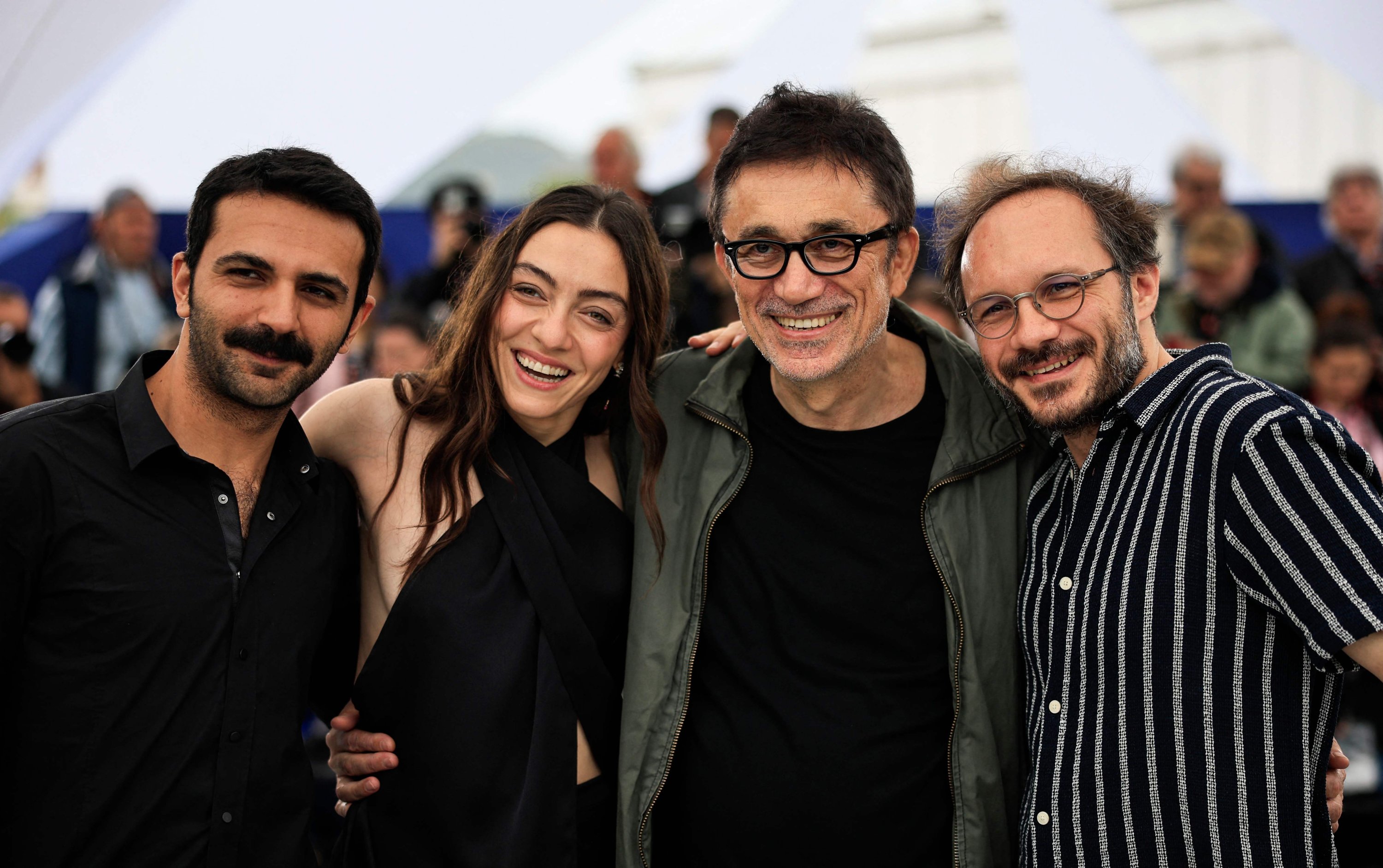Dari kiri ke kanan, Musab Ekici, Merve Dizdar, Nuri Bilge Ceylan dan Deniz Celiloglu berpose saat sesi pemotretan untuk film tersebut 