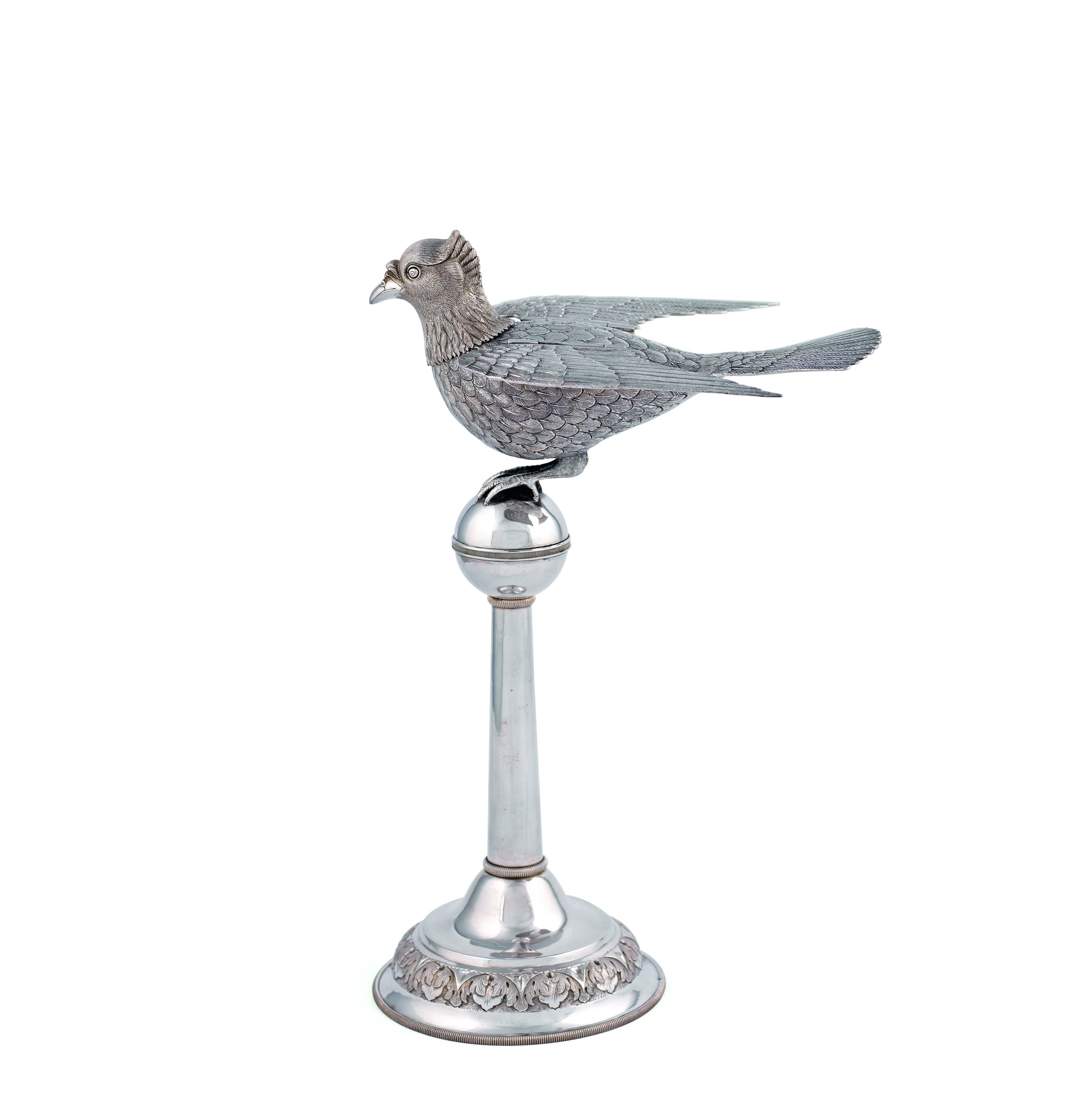 Ampulla Pigeon terbuat dari perak.  (Foto milik Museum Sadberk Hanim)