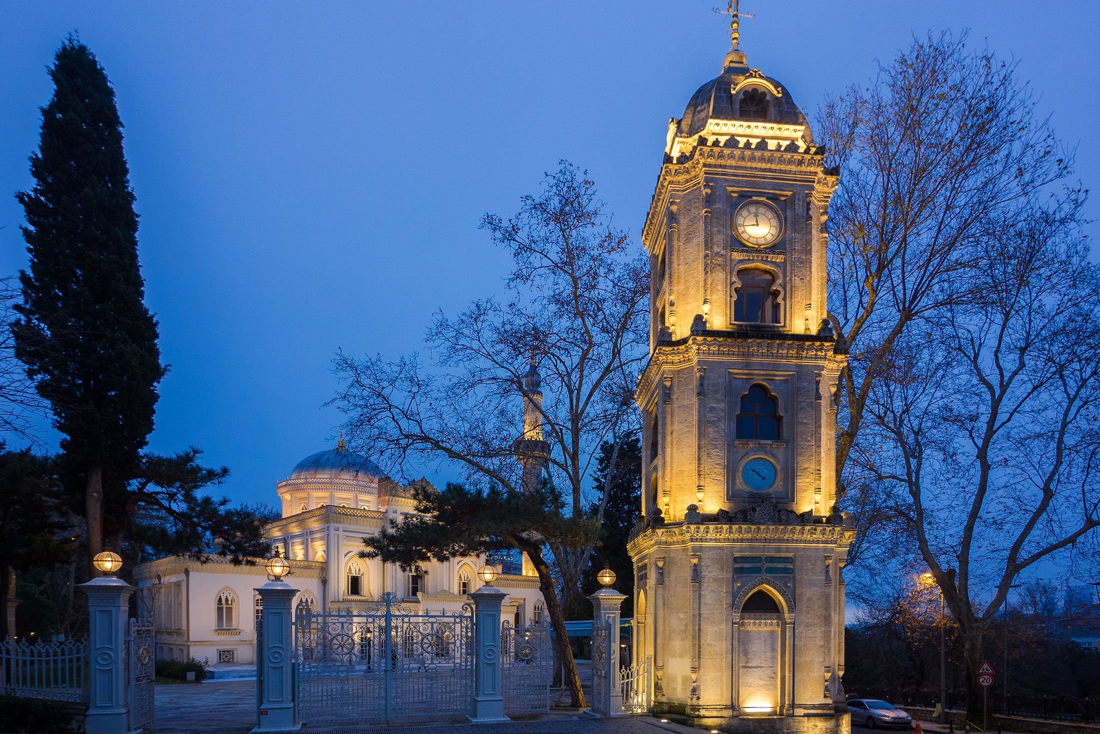 The Yıldız Clock Tower and the Yıldız Hamidiye Mosque, in Istanbul, Türkiye. (Shutterstock Photo)