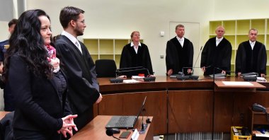 (L-R) Beate Zschaepe, her lawyer Mathias Grasel, judges Gabriele Feistkorn, Peter Lang, Manfred Goetzl and Konstantin Kuchenbauer stand before the proclamation of sentence in the trial against Beate Zschaepe, the only surviving member of the neo-Nazi cell National Socialist Underground (NSU) behind a string of racist murders, in Munich, Germany, July 11, 2018. (AFP Photo)