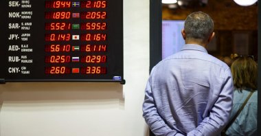 People at a currency exchange booth in Istanbul, Türkiye, May 15, 2023. (Reuters Photo)
