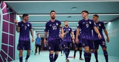 (L-R) Argentina's Rodrigo De Paul, Lionel Messi, Nicolas Otamendi, Julian Alvarez and Nahuel Molina look on in the tunnel before the second half during the FIFA World Cup Qatar 2022 Group C match between Poland and Argentina at Stadium 974, Doha, Qatar, Nov. 30, 2022. (Getty Images Photo)