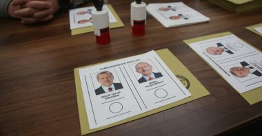 Voting papers show presidential contenders Recep Tayyip Erdoğan (L) of the People&#039;s Alliance and Kemal Kılıçdaroğlu of the Nation Alliance at Istanbul Airport, where citizens registered in the foreign electoral register for the May 14 runoff, arrive to vote in Istanbul, Türkiye, May 20, 2023. (Getty Images Photo)