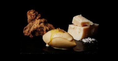 The world&#039;s most expensive ice cream by Japanese maker Cellato costs $6,400. (Photo courtesy of Guinness World Record)