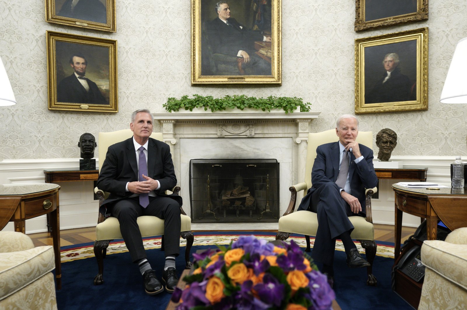 U.S. President Joe Biden (R) meets with House Speaker Kevin McCarthy in the White House&#039;s Oval Office, Washington, D.C., U.S., May 22, 2023. (EPA Photo)