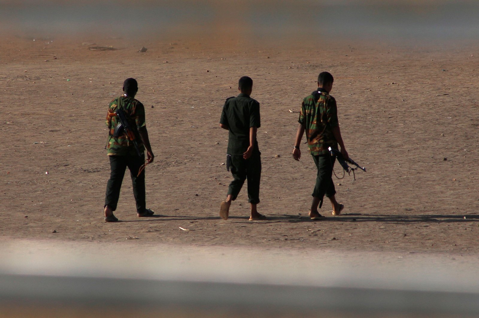 Armed men walk in Khartoum as sporadic fighting between two rival generals continues, Khartoum, Sudan, May 22, 2023, (AFP Photo)
