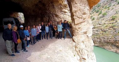 American Tourists pose at Kemaliye, Erzincan, Türkiye, May 24, 2023. (AA Photo)