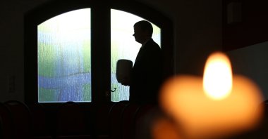 Being cremated can take up to two hours, and means emitting carbon dioxide into the air the whole time. For a growing number of Californians, becoming compost for plants is a far more environmentally friendly alternative. (dpa Photo)