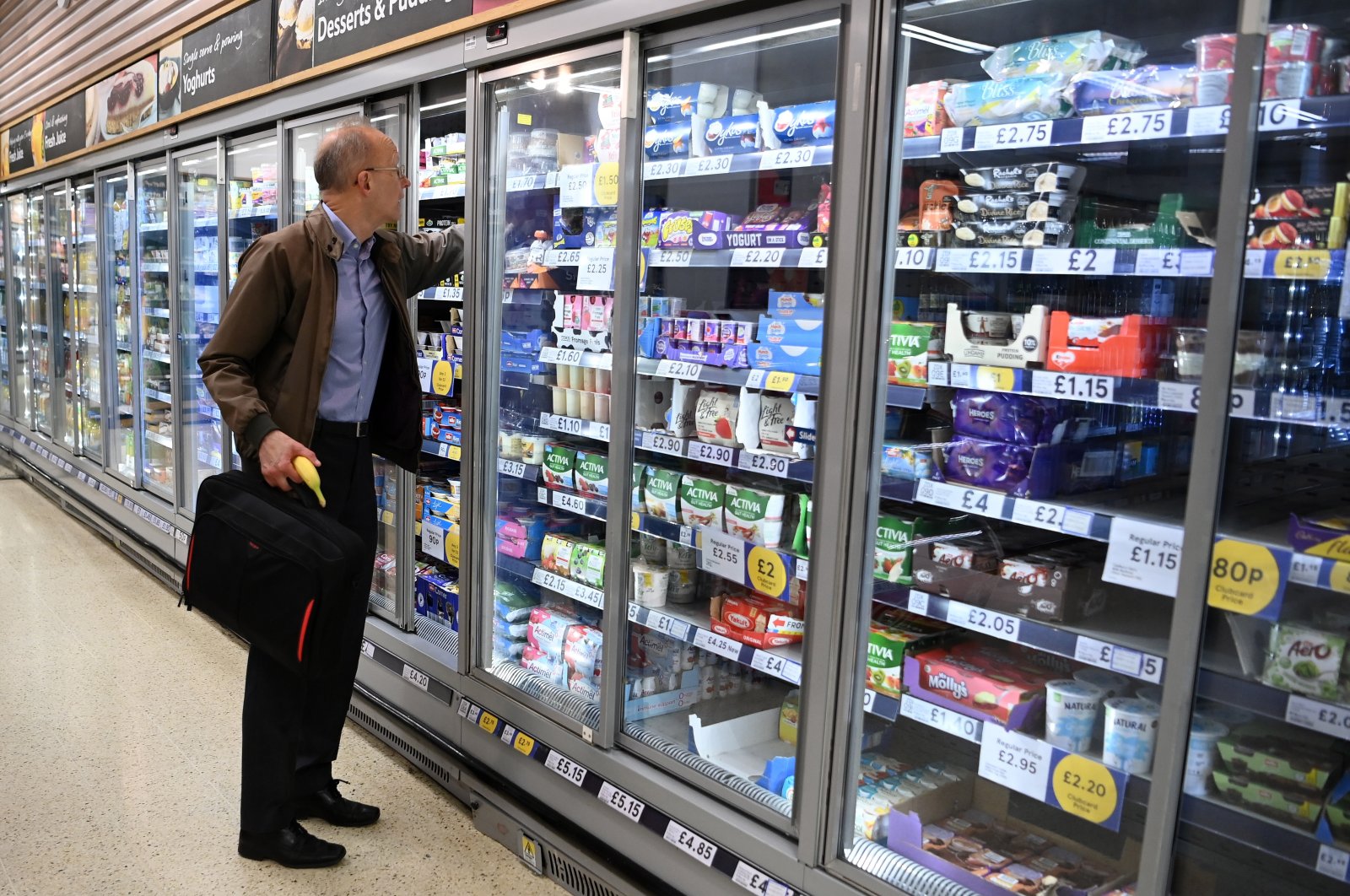 A shopper at a supermarket in London, Britain, May 24, 2023. (EPA Photo)