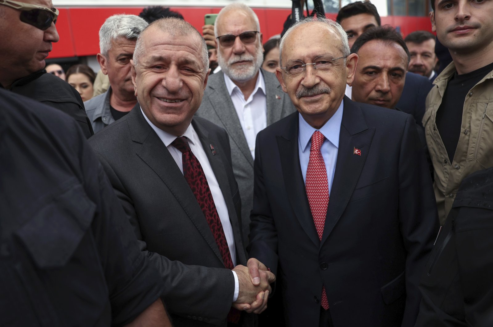 In this handout photo released by the Turkish Republican People&#039;s Party (CHP), party leader and opposition&#039;s presidential candidate Kemal Kılıçdaroğlu (R) shakes hand with Ümit Özdağ, the leader of the far-right Victory Party (ZP), following their meeting in Ankara, Türkiye, Wednesday, May 24, 2023. (AP Photo)