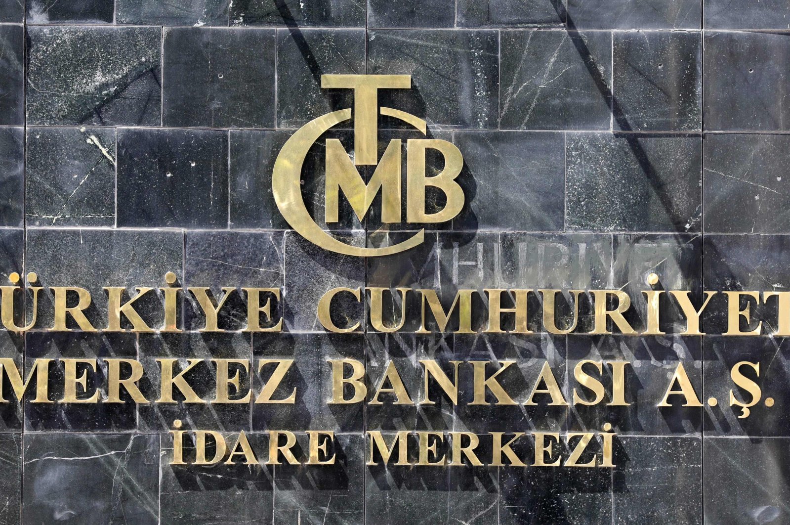 The logo of the Central Bank of the Republic of Türkiye (CBRT) is seen at the entrance of the bank&#039;s headquarters in Ankara, Türkiye, Aug. 14, 2018. (AFP Photo)