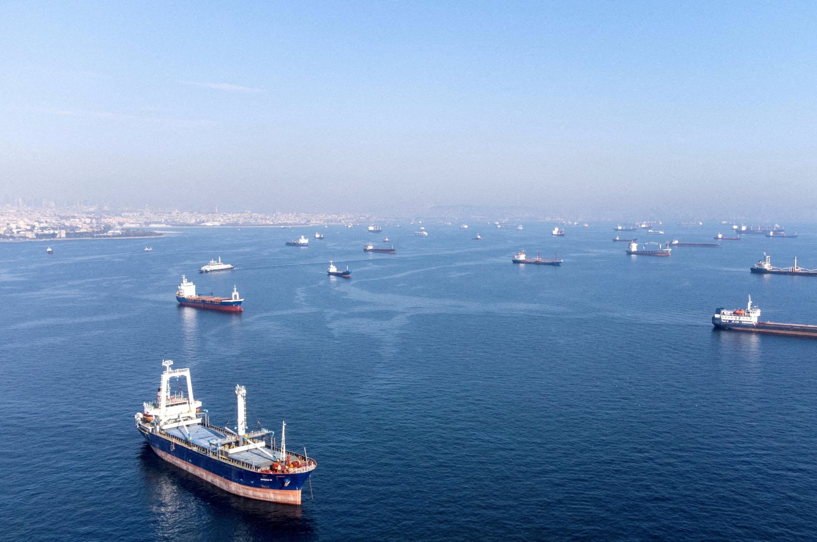 Commercial vessels, including vessels that are part of the Black Sea grain deal wait to pass the Bosporus off the shores of Yenikapı during a misty morning in Istanbul, Oct.31, 2022. (Reuters File Photo)