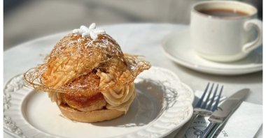 A dessert served with coffee at La Lune, Istanbul, Türkiye. (Photo courtesy of La Lune)