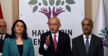 Republican People&#039;s Party (CHP) Chairperson and presidential candidate Kemal Kılıçdaroğlu (C) and Peoples&#039; Democratic Party (HDP) co-Chairs Pervin Buldan (L) and Mithat Sancar hold a news conference after a meeting at Parliament in Ankara, Türkiye, March 20, 2023. (AFP Photo)
