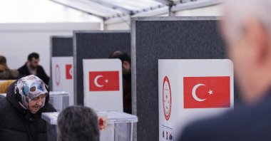 Voters cast their ballots for Türkiye&#039;s parliamentary and presidential election at the Consulate General of Türkiye in Huerth near Cologne, Germany, April 27, 2023. (AP Photo)