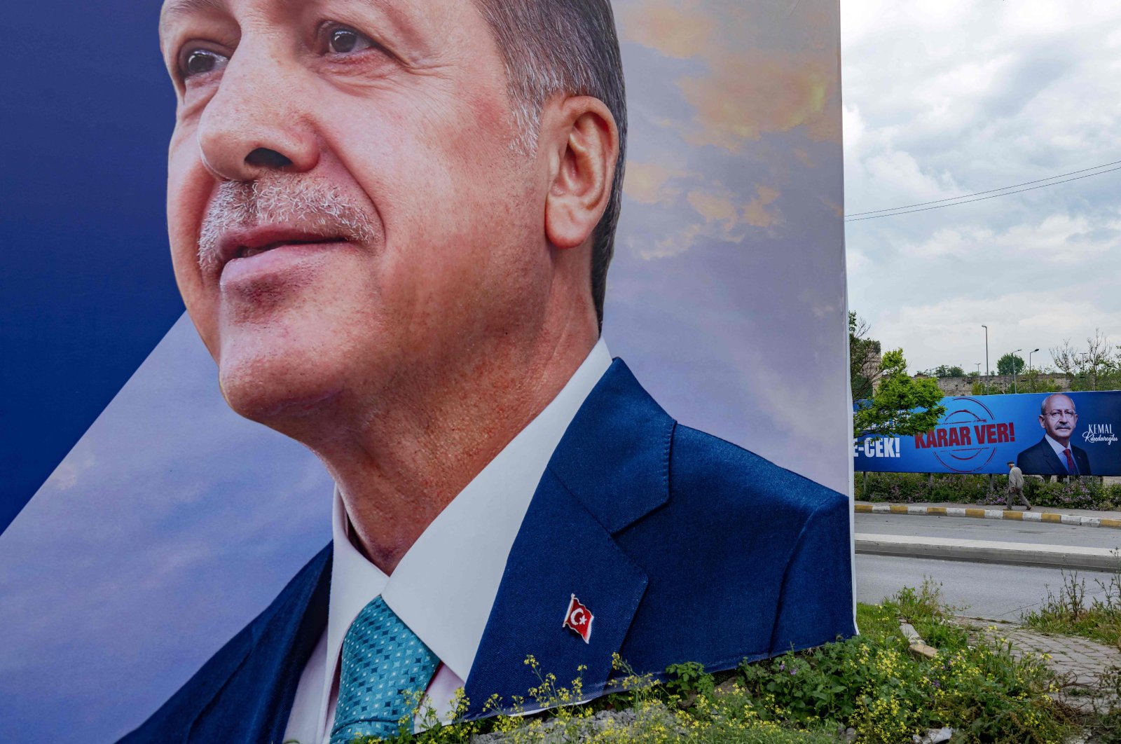 Campaign posters bearing photos of President Recep Tayyip Erdoğan (L) and opposition candidate Kemal Kılıçdaroğlu are seen in Istanbul, Türkiye, May 23, 2023. (AFP Photo)