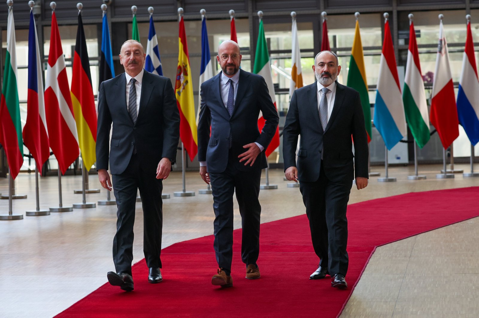 Azerbaijan&#039;s President Ilham Aliyev (L) and Armenian Prime Minister Nikol Pashinyan (R) are accompanied by the President of the European Council, Charles Michel, as they arrive prior to their meeting in Brussels, Belgium, May 14, 2023. (EPA Photo)