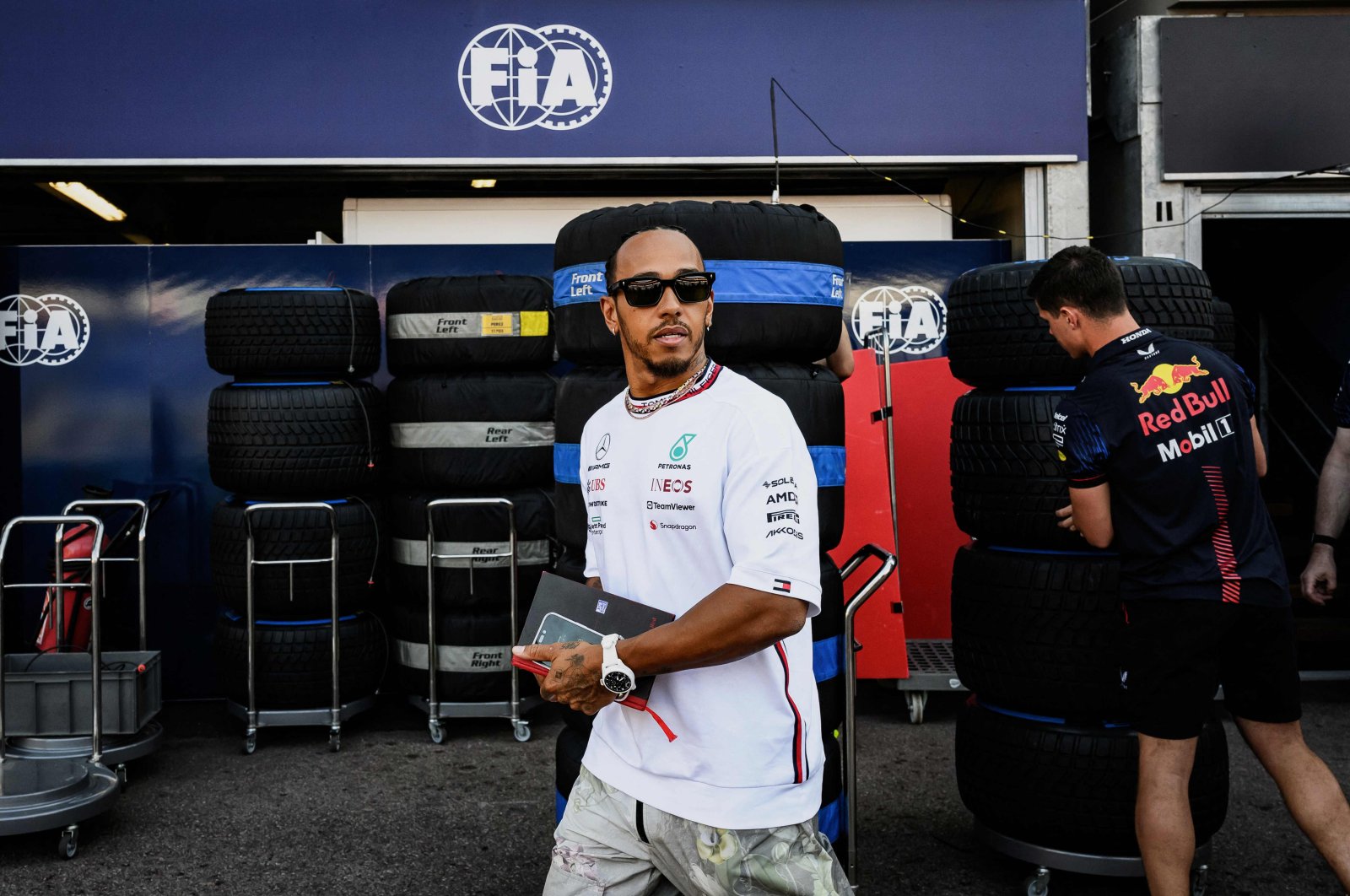 Hamilton menetapkan tujuan untuk mengamankan kesepakatan F1 baru dalam beberapa minggu ke depan