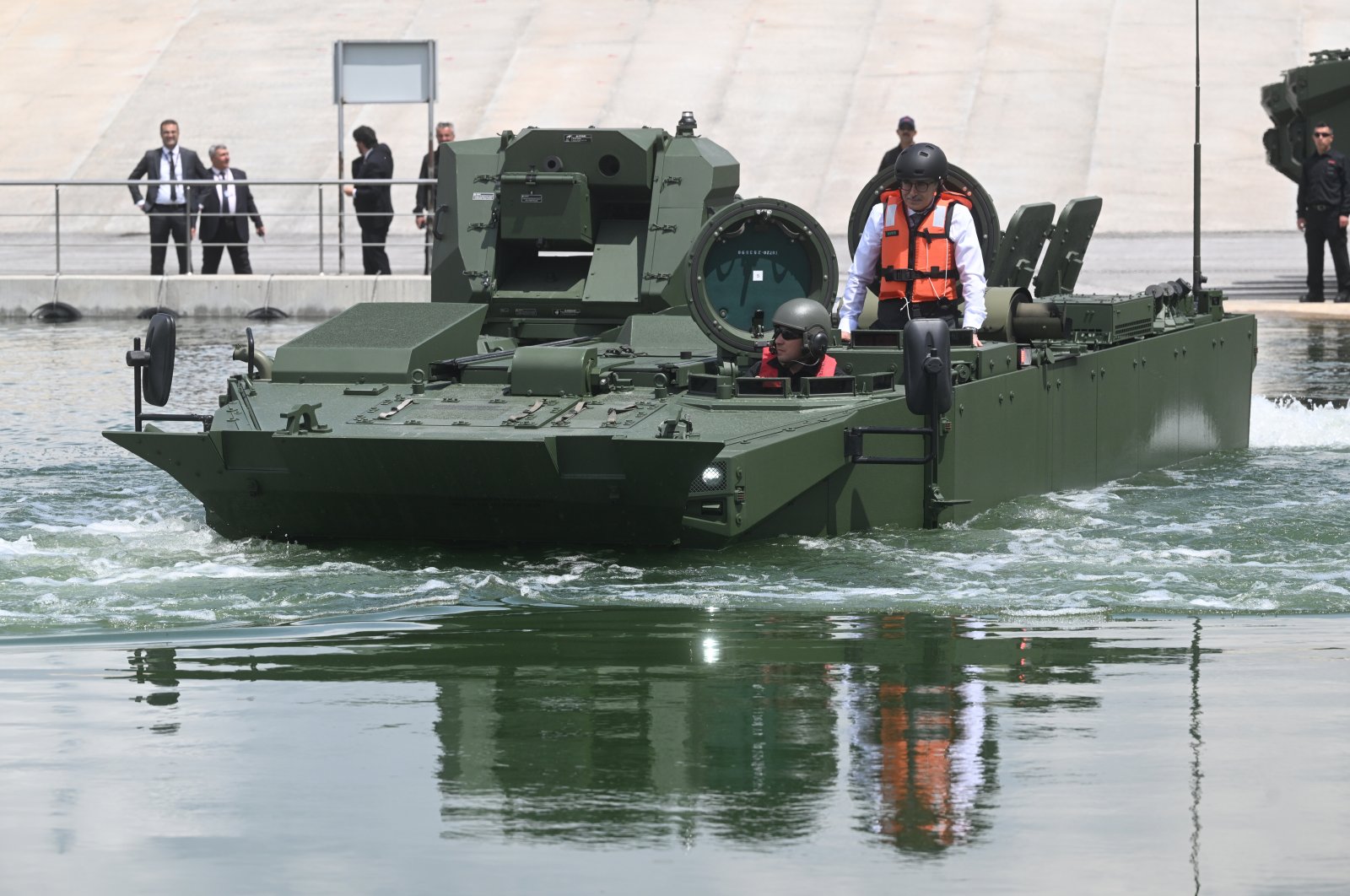 Tentara Turki mengirimkan 27 kendaraan serbu amfibi lapis baja modern