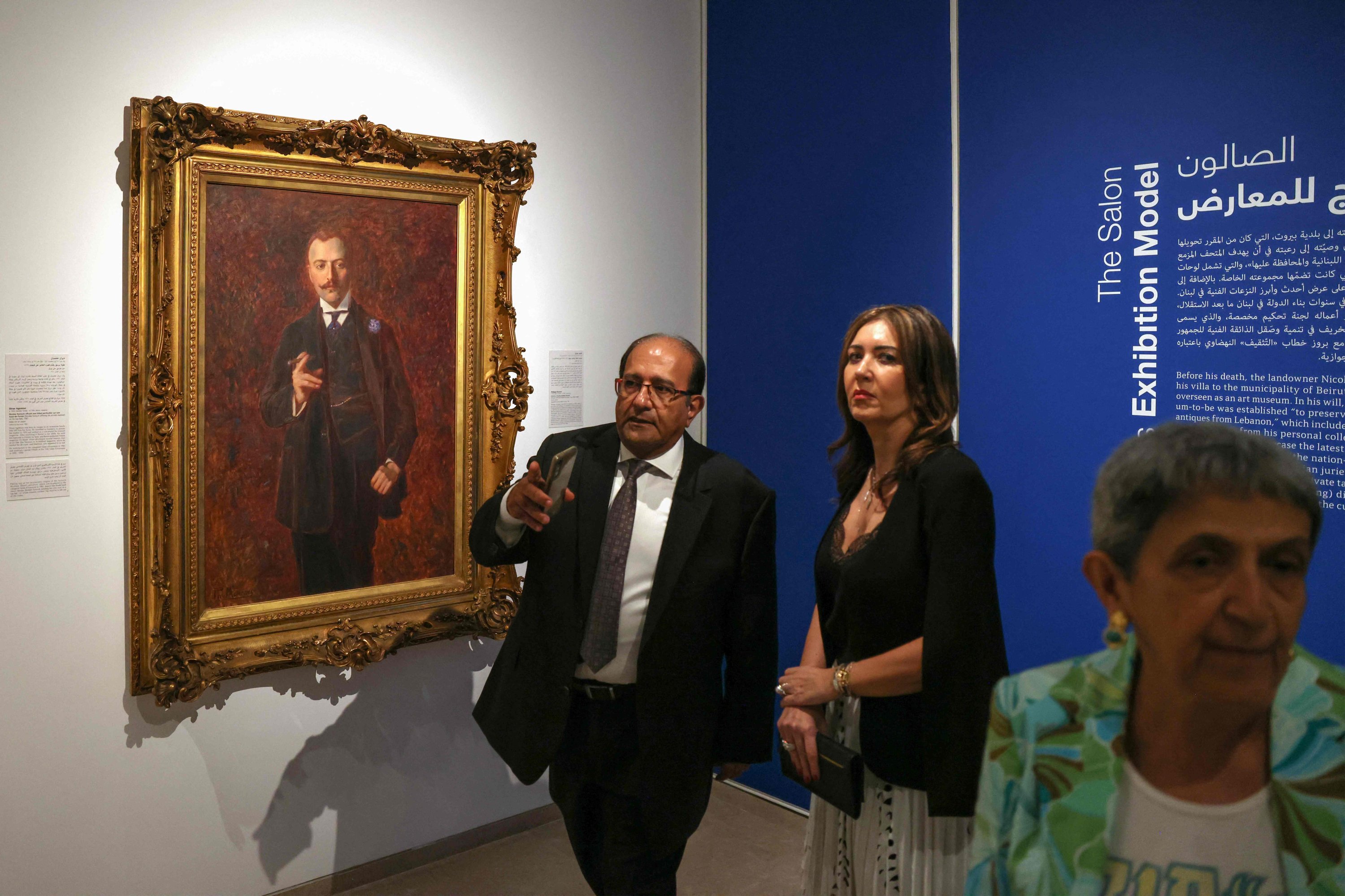 Orang-orang menghadiri pembukaan kembali Museum Sursock, Beirut, Lebanon 26 Mei 2023. (Foto AFP)