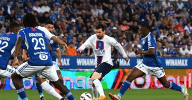 Paris Saint Germain&#039;s Lionel Messi (C) fights for the ball with Strasbourg&#039;s Jean-Ricner Bellegarde (R) during the French L1 football match between at Stade de la Meinau, Strasbourg, France, May 27, 2023. (AFP Photo)
