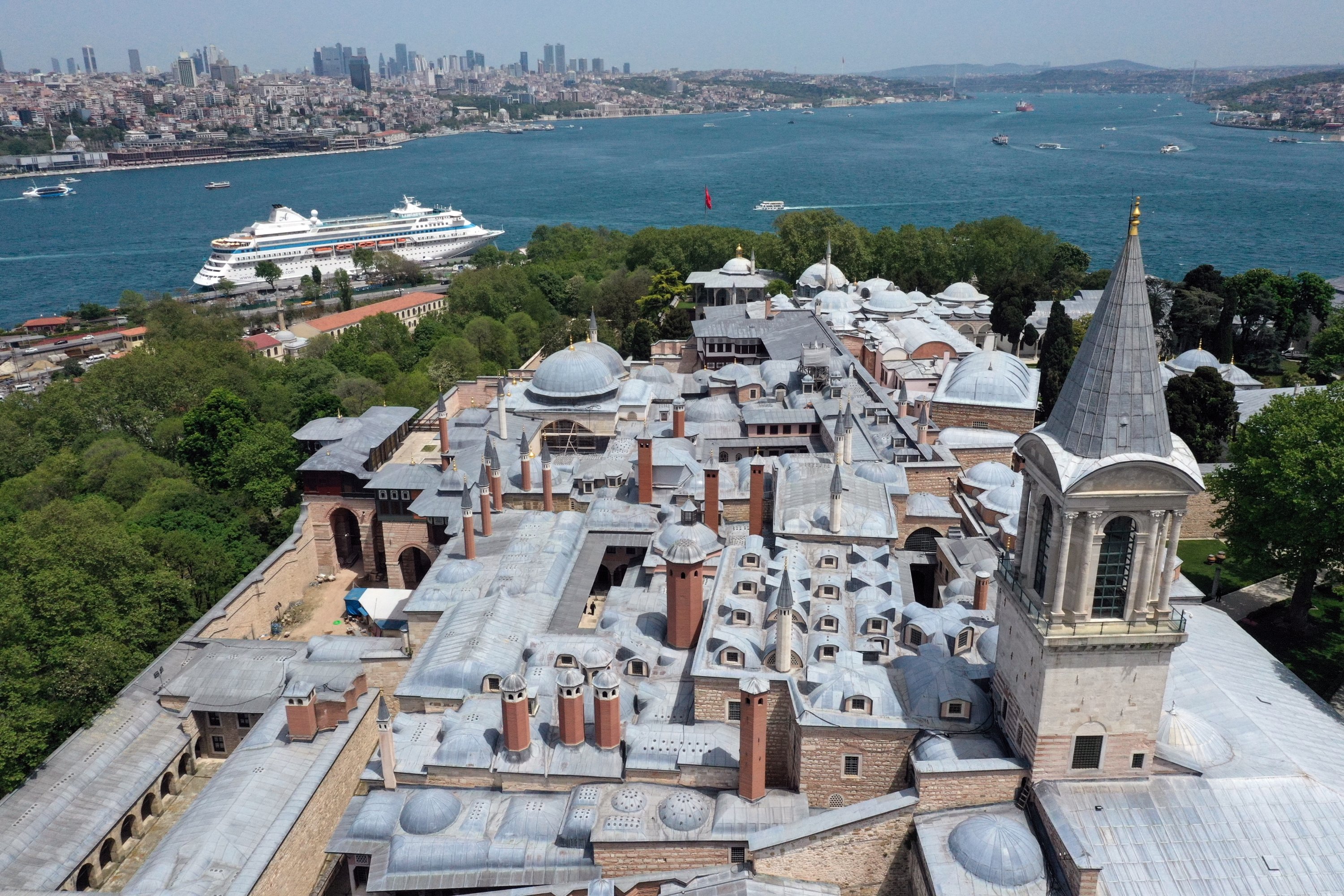 Pemandangan udara Istana Topkapı pada peringatan 570 tahun penaklukan Istanbul, Türkiye, 29 Mei 2023. (Foto AA)