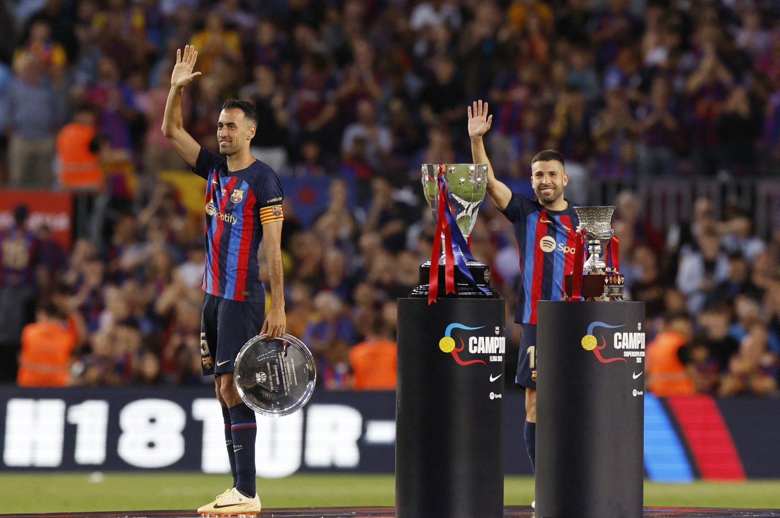 Barcelona&#039;s Jordi Alba and Sergio Busquets wave at fans after playing their last match at Camp Nou, Barcelona, Spain, May 28, 2023. (Reuters Photo)