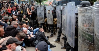 Serbs from Kosovo face riot police during a gathering outside the municipal building in Zvecan, northern Kosovo, May 29, 2023. (AFP Photo)