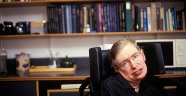 Professor Stephen Hawking in his office, Cambridge, U.K., March 19, 2003. (Reuters Photo)
