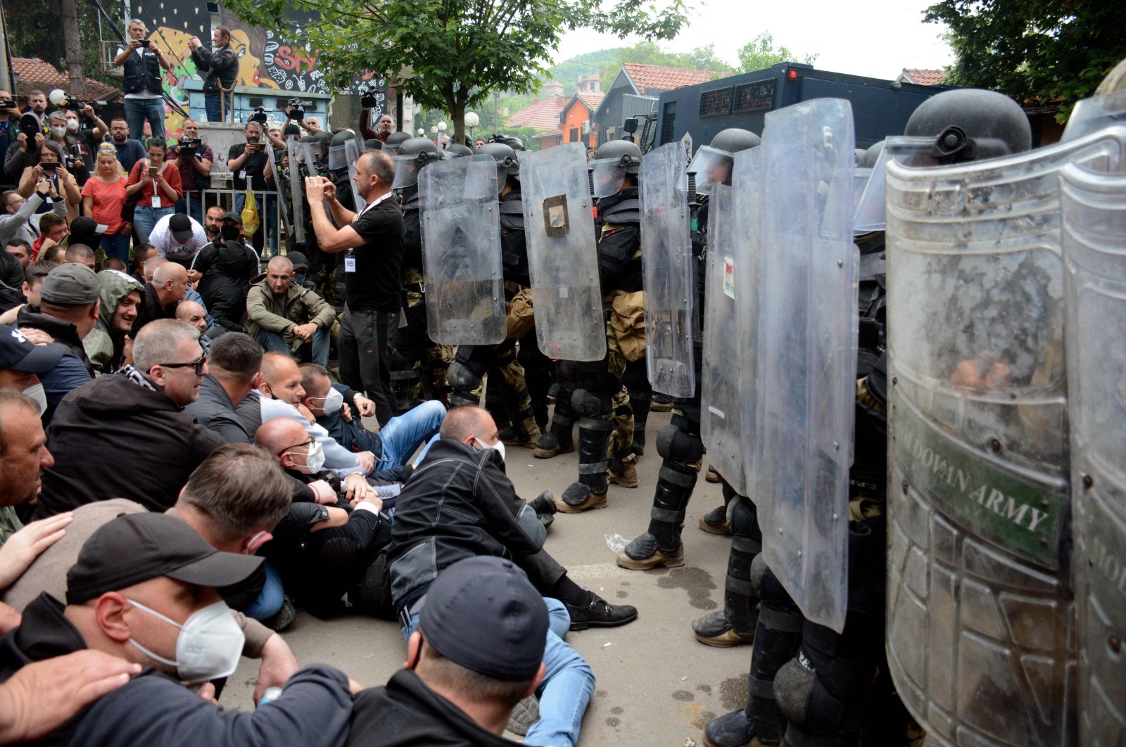Serbs from Kosovo face riot police during a gathering outside the municipal building in Zvecan, northern Kosovo, May 29, 2023. (AFP Photo)