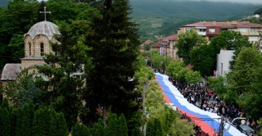 Hundreds of ethnic Serbs carry a giant Serbian flag through the town of Zvecan, in northern Kosovo, May 31, 2023. (AFP Photo)