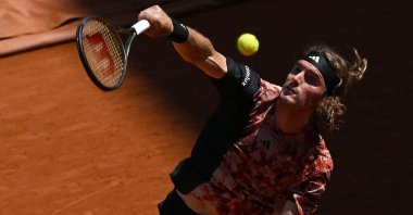 Greece&#039;s Stefanos Tsitsipas serves against Spain&#039;s Roberto Carballes Baena at the Roland-Garros Open, Paris, France, May 31, 2023. (AFP Photo)