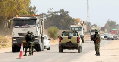 Libyan security forces man a checkpoint in the surrounding area in the northwestern city of Misrata, May 29, 2023. (AFP Photo)