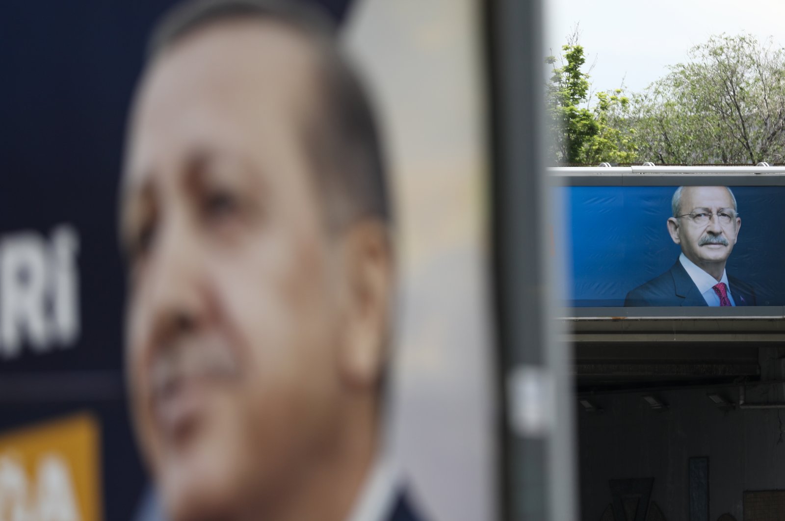 Campaign posters of the Republican People's Party (CHP) Chairman Kemal Kılıçdaroğlu and the President Recep Tayyip Erdoğan are seen displayed in Ankara, May 26, 2023 (Reuters Photo)