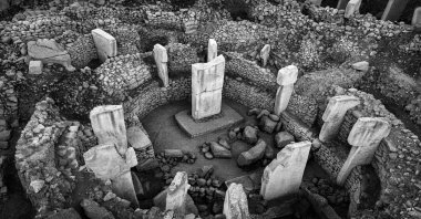 &quot;Göbeklitepe,&quot; photograph by Isabel Munoz. (Photo courtesy of Pera Museum)