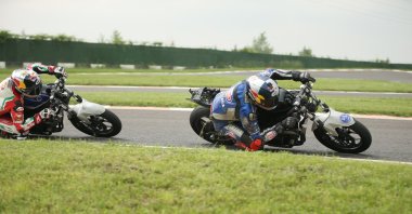 Turkiye's Toprak Razgatlıoğlu (R) practices ahead of the World Superbike Championships, Istanbul, Türkiye, May 25, 2023. (AA Photo)