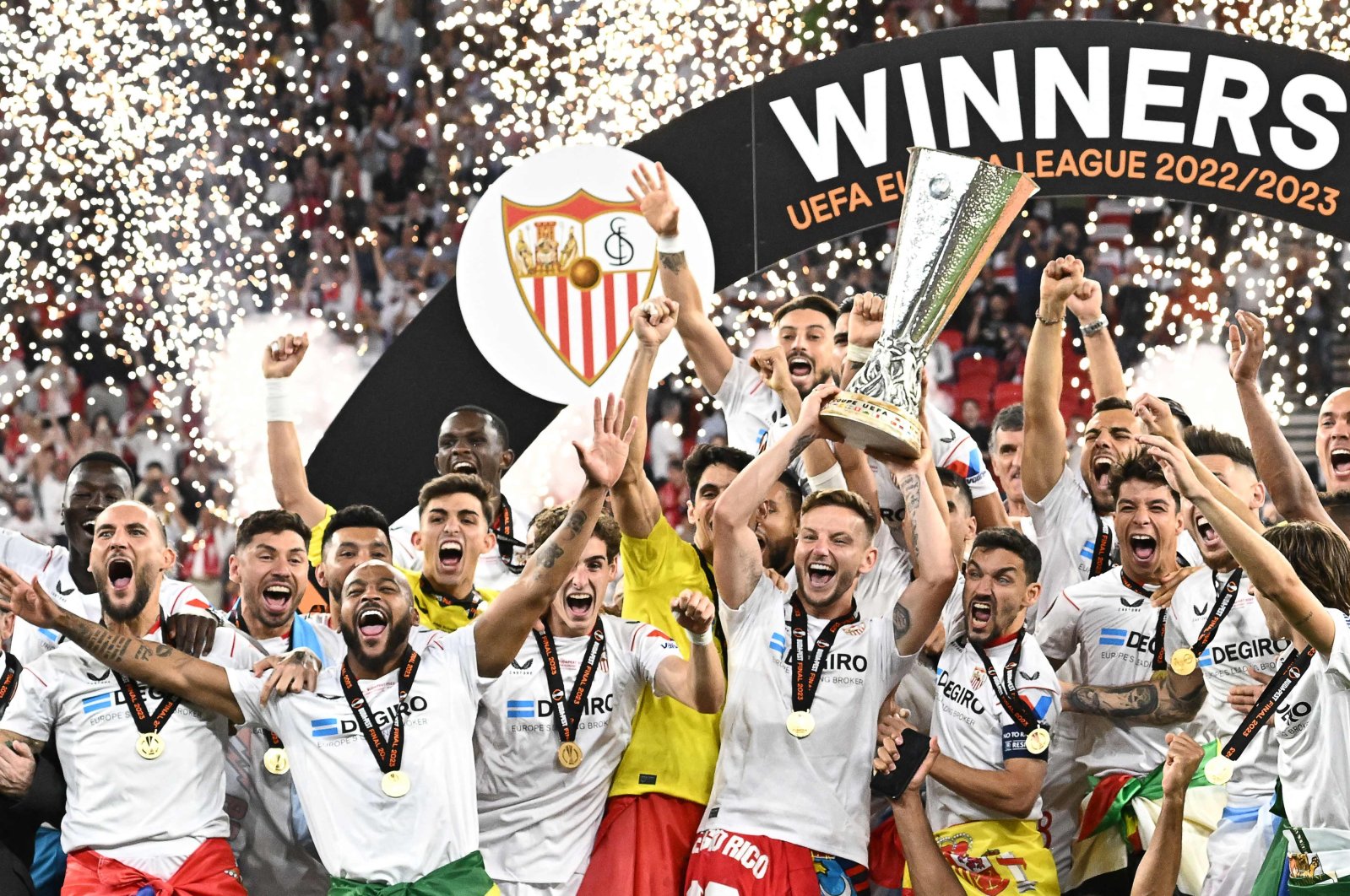 Sevilla&#039;s players celebrate with the trophy after winning the UEFA Europa League final football match against Roma at the Puskas Arena, Budapest, Hungary, May 31, 2023. (AFP Photo)