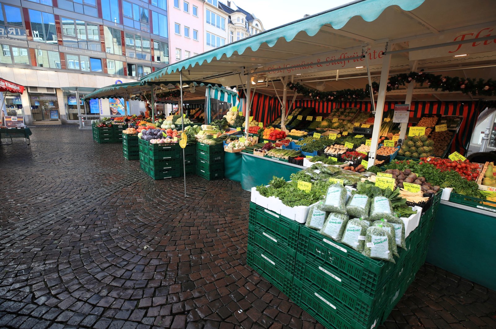 A fruit and vegetable market in Bonn, Germany, Dec. 16, 2020. (Reuters Photo)