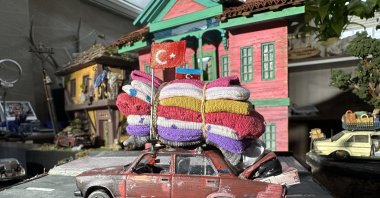Turkish artist creates a 3D model of Azerbaijani car overloaded with assistance for victims of Feb. 6 earthquake, Karabuk, Türkiye, June 2, 2023. (AA Photo)