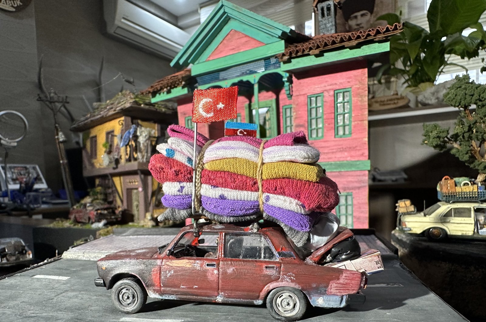Turkish artist creates a 3D model of Azerbaijani car overloaded with assistance for victims of Feb. 6 earthquake, Karabuk, Türkiye, June 2, 2023. (AA Photo)