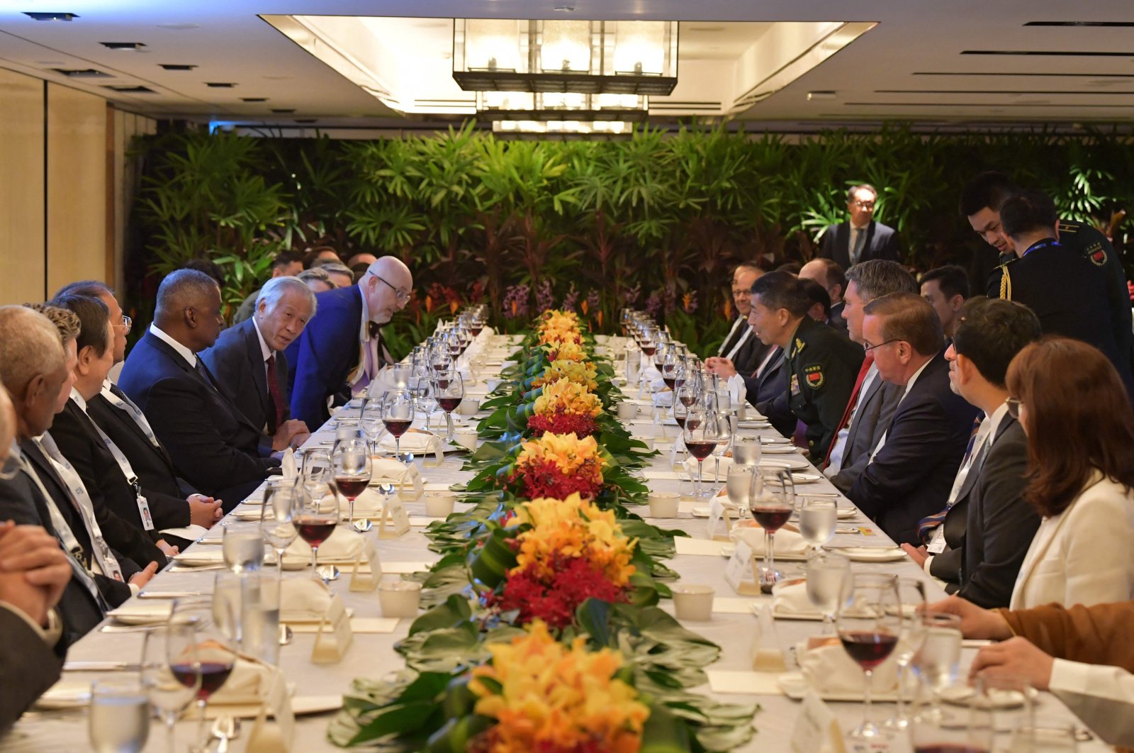 U.S. Secretary of Defense Lloyd Austin (C-L) with China&#039;s Defense Minister Li Shangfu (C-R) attend a ministerial luncheon, at the 20th Shangri-La Dialogue summit, in Singapore, June 3, 2023. (AFP Photo)