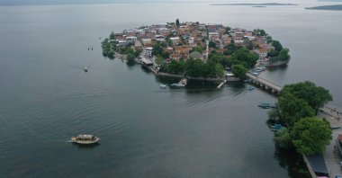 An aerial view of the sultan boat as it sails toward Bursa, northwestern Türkiye, June 3, 2023. (AA Photo)